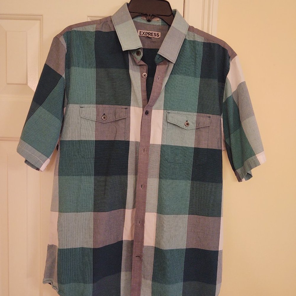 Express Men's Fitted Short Sleeve Shirt, Button-up